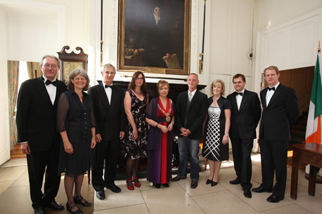 Feestelijk gezelschap bij uitreiking Impac Prize - foto Jason Clarke