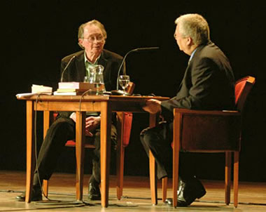 Remco Campert a Cees van der Pluijm během Svátku knihy v Nijmegenu (foto: Bert Beelen / Hollandse Hoogte)